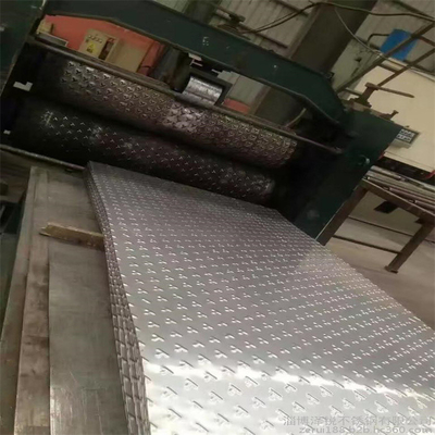 Tấm dập nổi bằng thép không gỉ 304 cán nóng 1500 * 6000mm Chống trượt 10 mm