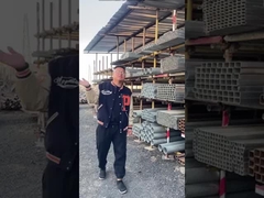 Hãy nhìn vào các ống thép kẽm trên kệ.